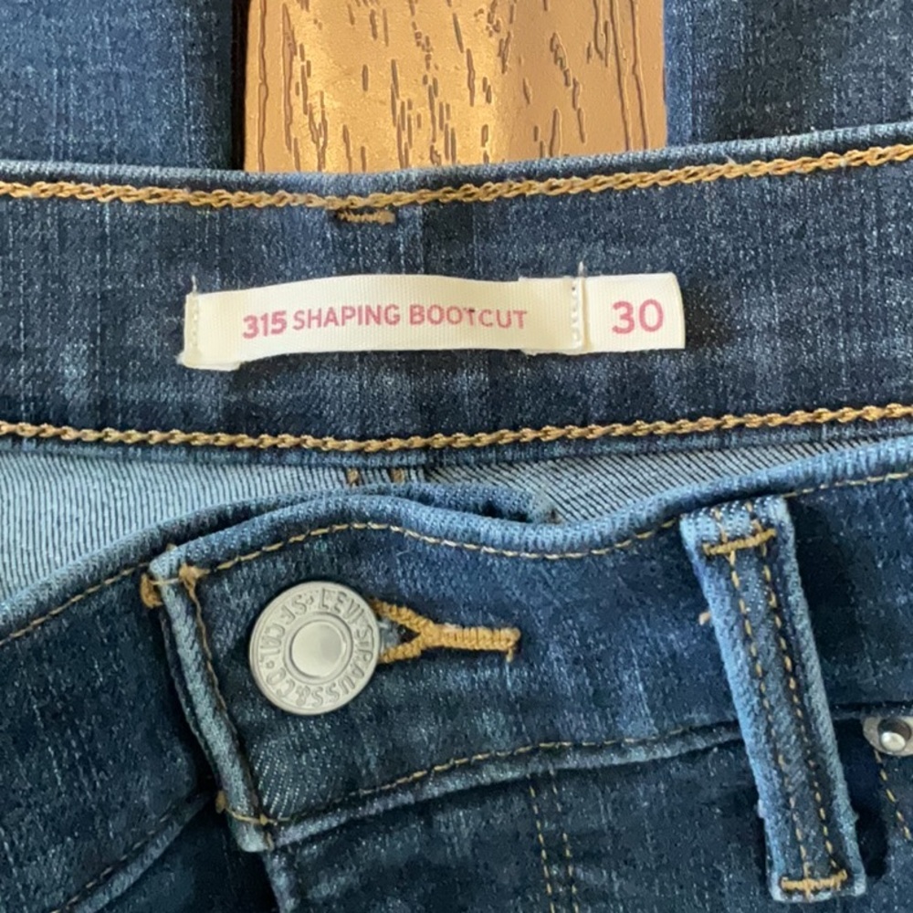 315 Shaping Bootcut LEVI’s - Picture 5 of 10